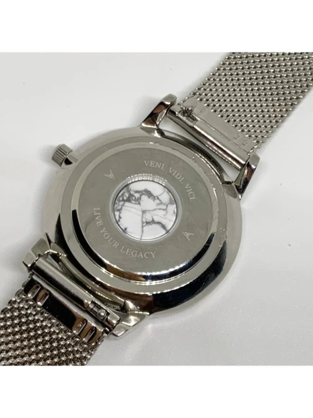 Vincero Women’s Watch “live your legacy” 33mm  quartz analog mesh band running